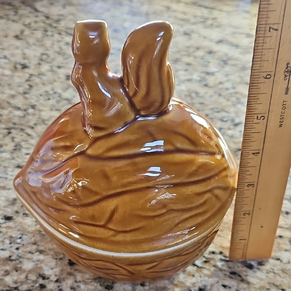Vintage lidded 2 piece Ceramic Squirrel Acorn walnut Dish Container - Picture 9 of 10